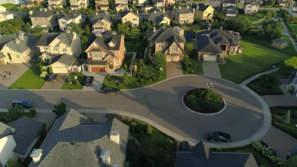 Cinematic close details cottage village modern houses villas happy people teenagers in yard. Elite real estate Moscow Russia suburbs suburban property. Realtor building sale Sunny day. Aerial sideways — Stock Footage Cinematic Close Details Cottage Village Modern Houses Villas Happy People Video Clip