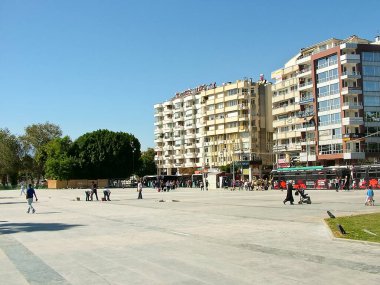 Antalya, Türkiye - 21 Ekim 2017: Cumhuriyet Meydanı - şehrin ana meydanı