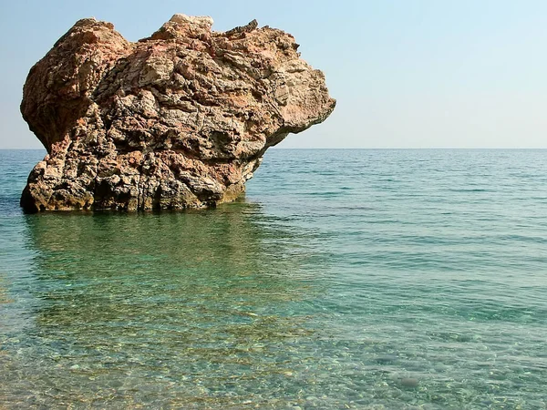 Rocha Solitária Mar Mediterrâneo Cidade Beldibi Província Antalya Turquia — Fotografia de Stock