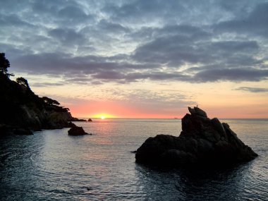 İspanya 'nın Katalonya şehrinde Ekim ayında Costa Brava' da şafak vakti