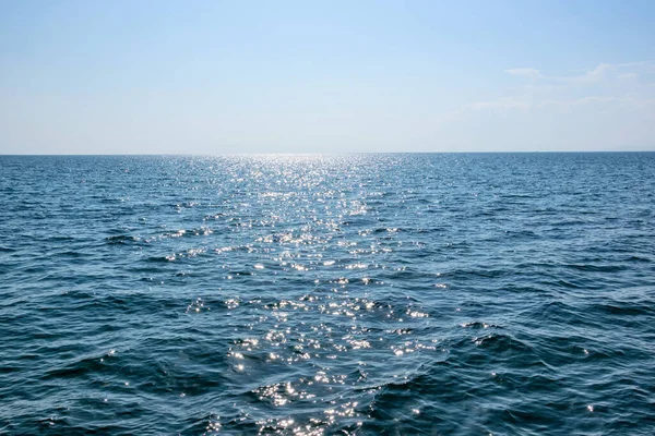 Sentier Scintillant Surface Mer Bleue Créé Par Éblouissement Réfléchi Soleil — Photo