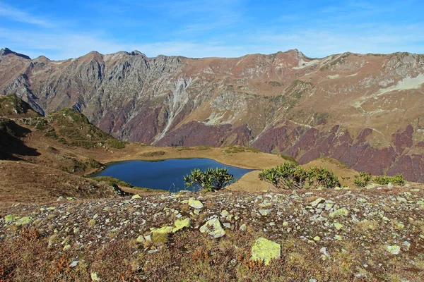 Panorama Avec Collines Jaunes Automne Montagnes Lac Photo Été Prise — Photo