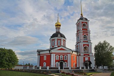 Trinity Katedrali hayat veren Trinity Sergius Varnitsky manastırı eteklerinde şehir Rostov Varnitsa Köyü, Yaroslavl bölgesi içinde.