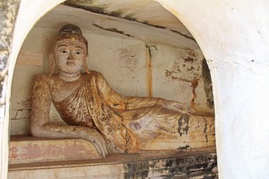 Pho Win Taung Mağaraları'ndaki eski Buda heykeli, Monywa şehri, Sagaing State, Myanmar, Asya.