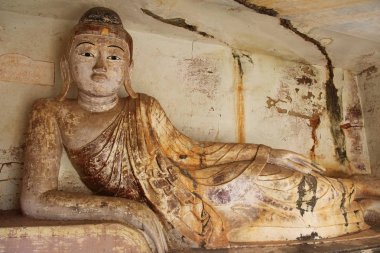 Pho Win Taung Mağaraları'ndaki eski Buda heykeli, Monywa şehri, Sagaing State, Myanmar, Asya.