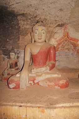 Pho Win Taung Mağaraları'ndaki eski Buda heykelleri, Monywa şehri, Sagaing State, Myanmar, Asya.