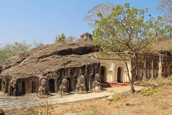 Moniva, Sagain State, Myanmar, Asya'da eski Buda heykelleri ve duvar resimleri ile Pho Vin Taung Mağaraları. — Stok fotoğraf