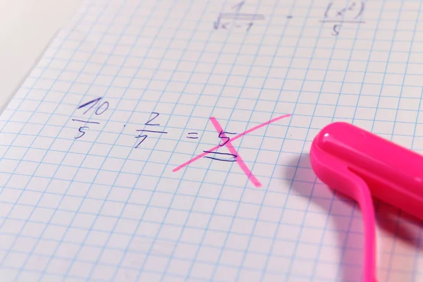 Bir matematik örnek ve öğretmen bir hata buldum. O pembe kullanılan kontrol için bu sonucu kalem. Sınav Saati