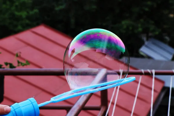 Une Bulle Colorée Qui Fixe Sur Ventilateur Bulles Sert Décoration — Photo