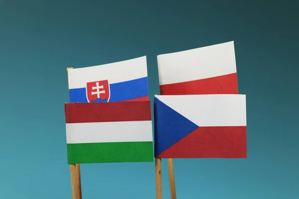 Visegrad 4입니다 공화국 폴란드 Hungaria 슬로바키아 막대기에 플래그입니다 파란색 — 스톡 사진