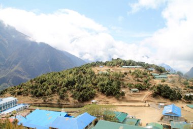 Namche'nın Bazaarı Nepal Everest Basecamp izi ateş