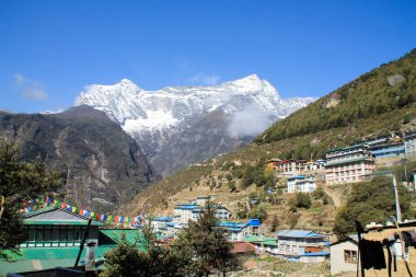 Namche'nın Bazaarı Nepal Everest Basecamp izi ateş