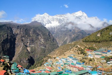 Namche'nın Bazaarı Nepal Everest Basecamp izi ateş