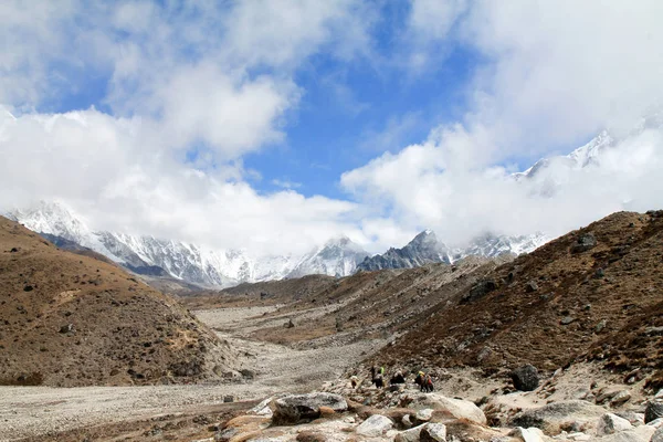 从尼泊尔的珠穆朗玛峰山路拍摄 — 图库照片