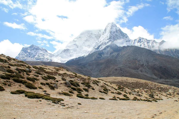 ネパールのエベレストベースキャンプトレイルから撮影 — ストック写真