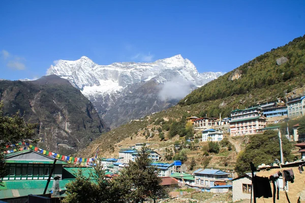 Namche'nın Bazaarı Nepal Everest Basecamp izi ateş