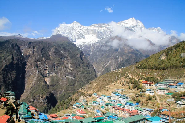 在尼泊尔 Namche 集市的珠穆朗玛峰大本营小道拍摄 — 图库照片