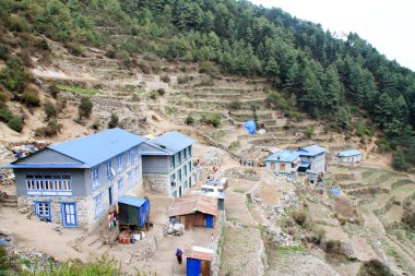 Namche'nın Bazaarı Nepal Everest Basecamp izi ateş
