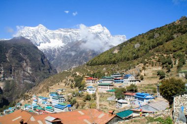 Namche'nın Bazaarı Nepal Everest Basecamp izi ateş