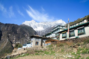 Namche'nın Bazaarı Nepal Everest Basecamp izi ateş