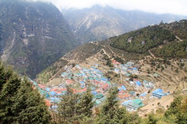 Namche'nın Bazaarı Nepal Everest Basecamp izi ateş