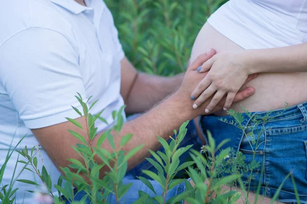 Men Hands Carefully Embrace Belly Pregnant Wife Concept Paternity — Stock Photo, Image
