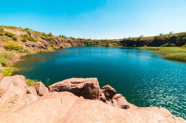 uçuruma güzel görünümünden için gölet, yaz turizm, seyahat