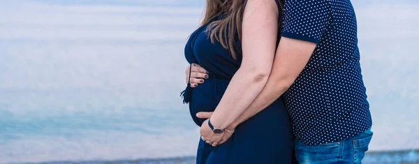 Romantic Moments Pregnant Couple Beach — Stock Photo, Image