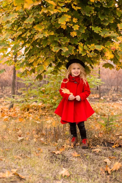 Little Girl Red Coat Collects Fallen Leaves Trees Autumn Garden — Stock Photo, Image