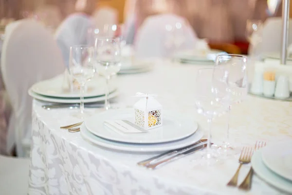 Bonbonniere casamento na bela embalagem branca — Fotografia de Stock