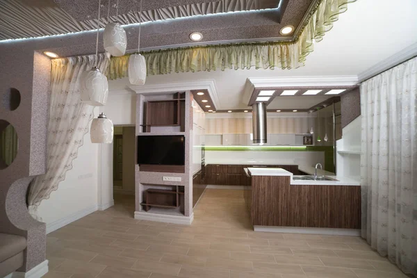 Interior Cozinha Moderna Com Uma Bancada Alta Polido Pia — Fotografia de Stock