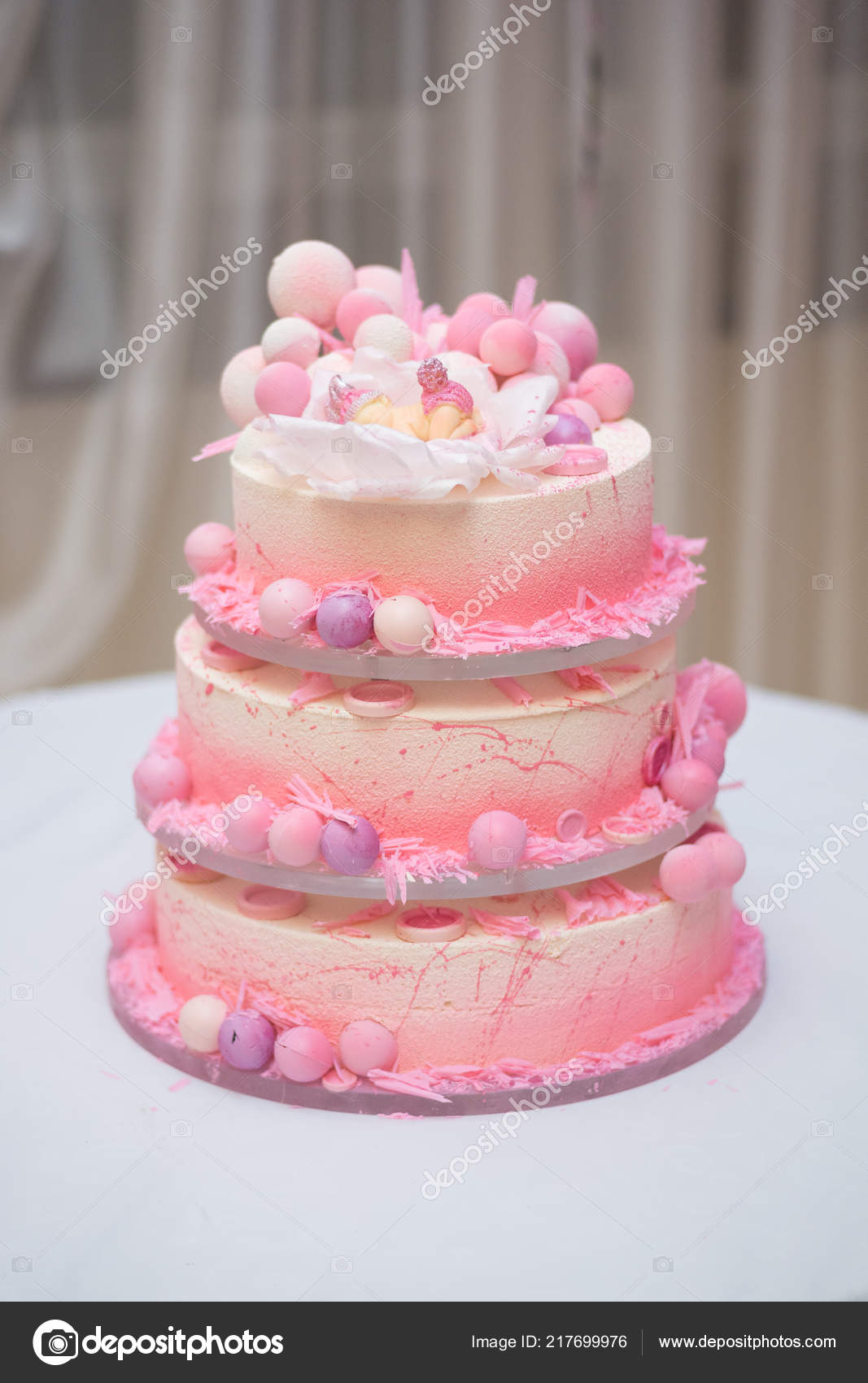 Vakker Dekorert Stor Kake Fra Flere Nivåer Til Den Lille – stockfoto ©  beshtanya@gmail.com #217699976, image size:1067x1700