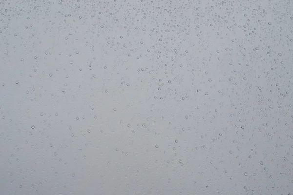 Bulles d'eau dans un récipient en verre gros plan — Photo