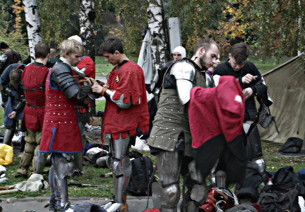 骑士锦标赛 Dnipro市 乌克兰 历史击剑比赛 参赛者休息一下 — 图库照片