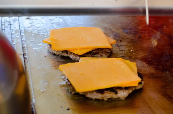 Closeup Cheeseburger Preparing Grilled Cheese Melts Stove Background — Stockfoto