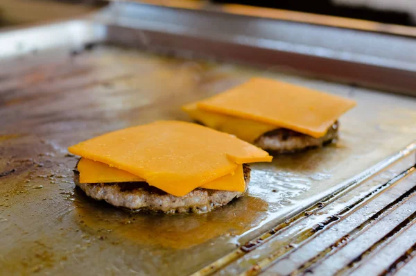 Closeup Cheeseburger Preparing Grilled Cheese Melts Stove Background — Stockfoto