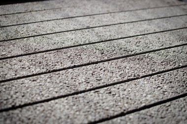 Hareket Bulanıklığı ambar geliştirme arka planda kazıklı görüntü çimento yapı taşları ticaret yığılmış. Kumaş tesisi closeup stoklarını üretimi, dokulu arka yüzeyi gri