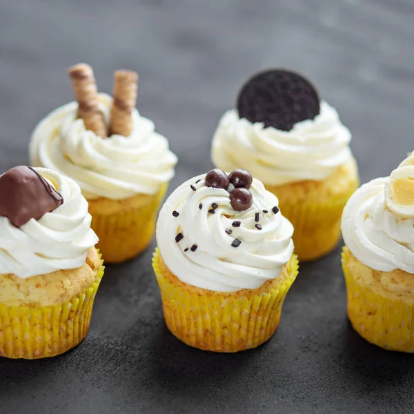 Délicieux Cupcakes Crème Délicate Des Bonbons Est Clair Concept Pour — Photo