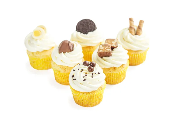 Délicieux Cupcakes Crème Délicate Des Bonbons Sur Fond Blanc Concept — Photo