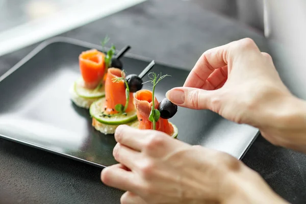 Deliciosos Aperitivos Con Pescado Rojo Lima Concepto Comida Restaurante Catering —  Fotos de Stock