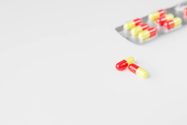 Tablet kapsül. Uzay kopyalayın. İlaç, hastalık, sağlık kavramı.