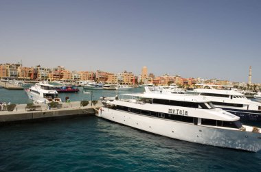 Marina yat deniz ile