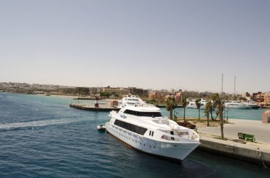 Marina yat deniz ile