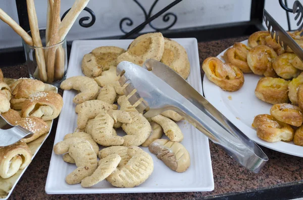 Una Variedad Bollos Dulces Los Platos Mesa Grande — Foto de Stock