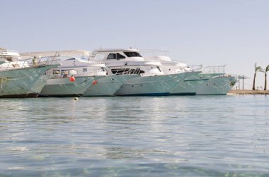 Marina yat deniz ile