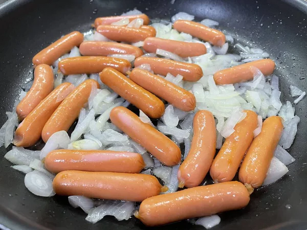 taze ve lezzetli sosisler.