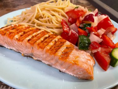 Lezzetli Asya yemeklerinin yakın görüntüsü