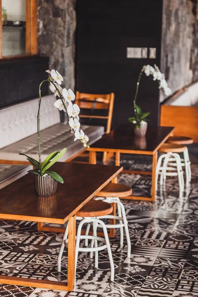 Mobília Madeira Moderna Café Chão Com Azulejo Ornamento Preto Branco — Fotografia de Stock