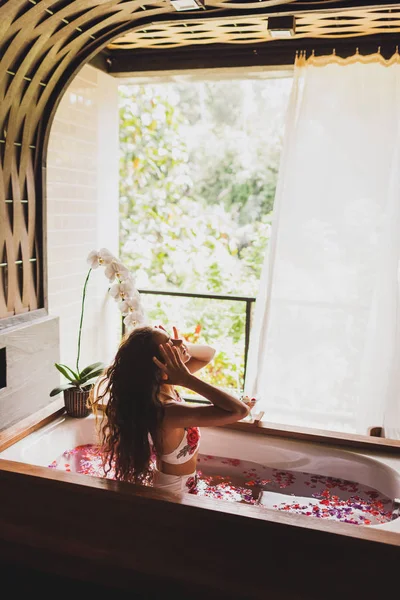 Woman Long Black Hair Relaxing Bathroom Hotel Spa Flower Bath — Stock Photo, Image