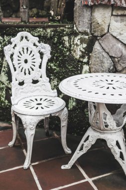 Eski vintage beyaz mobilya dışında kafe, el yapımı, oyma, Fransız tarzı.